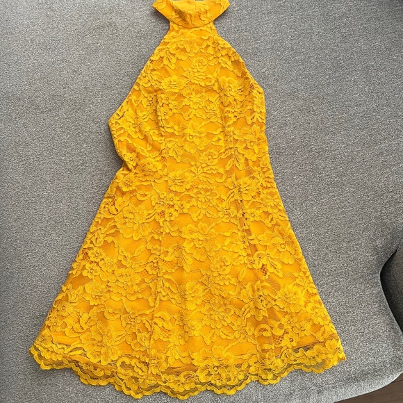 Beautiful bold yellow dress💛 - Picture 1 of 5